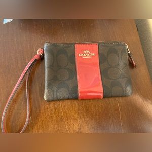 COACH BROWN/RED CORNER ZIP WRISTLET - VGU CONDITION